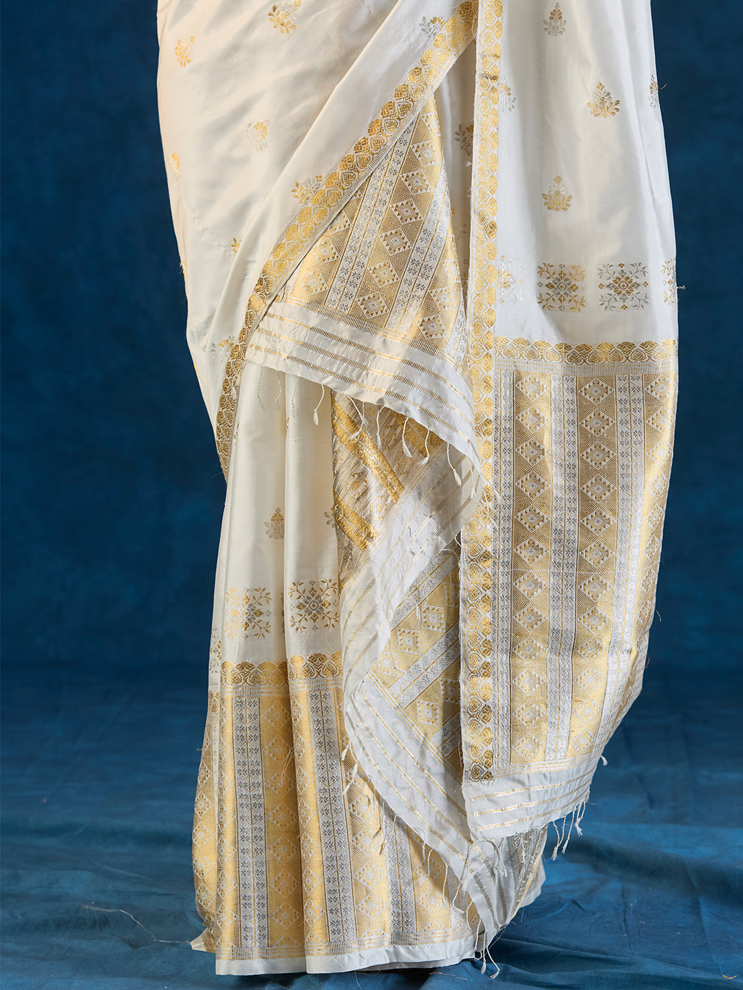 Powder White Mulberry Silk Mekhela Sador